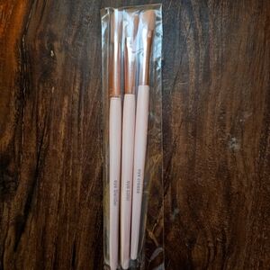 Mary Kay 3-Piece Eye Brush Set And Case